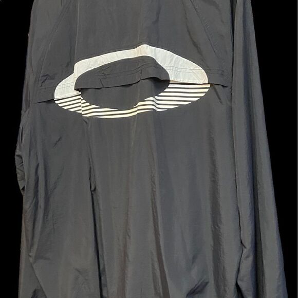 OAKLEY Nylon Jacket. Fits More Like a 1X-2X. Tag says 3x but runs  small - Picture 2 of 4